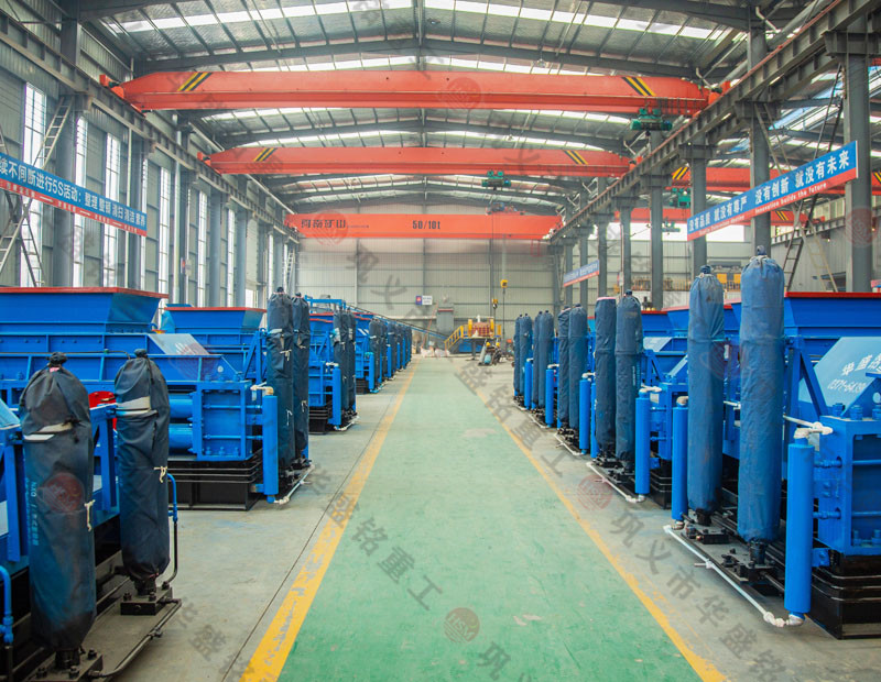 處理建筑廢料用什么設備？破碎紅磚用雙齒輥破碎機好嗎？