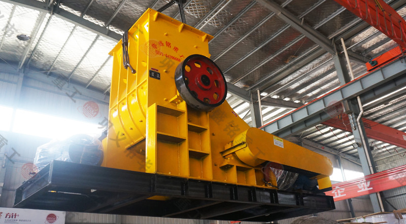 時產100噸大型雙級粉碎機發(fā)往湖北