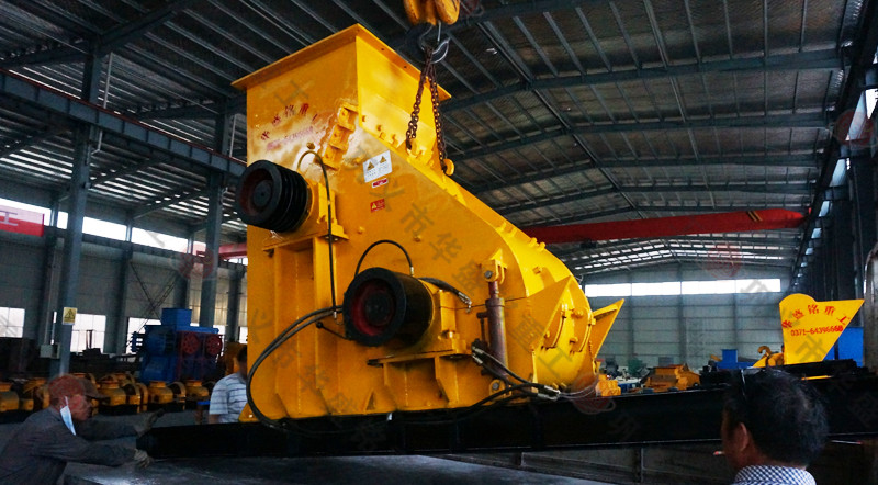 時產100噸大型雙級粉碎機發(fā)往湖北